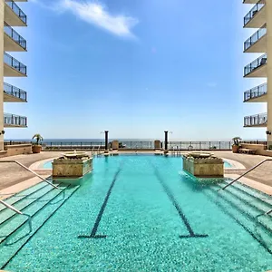  Apartment Breezy Panama With Private Balcony!