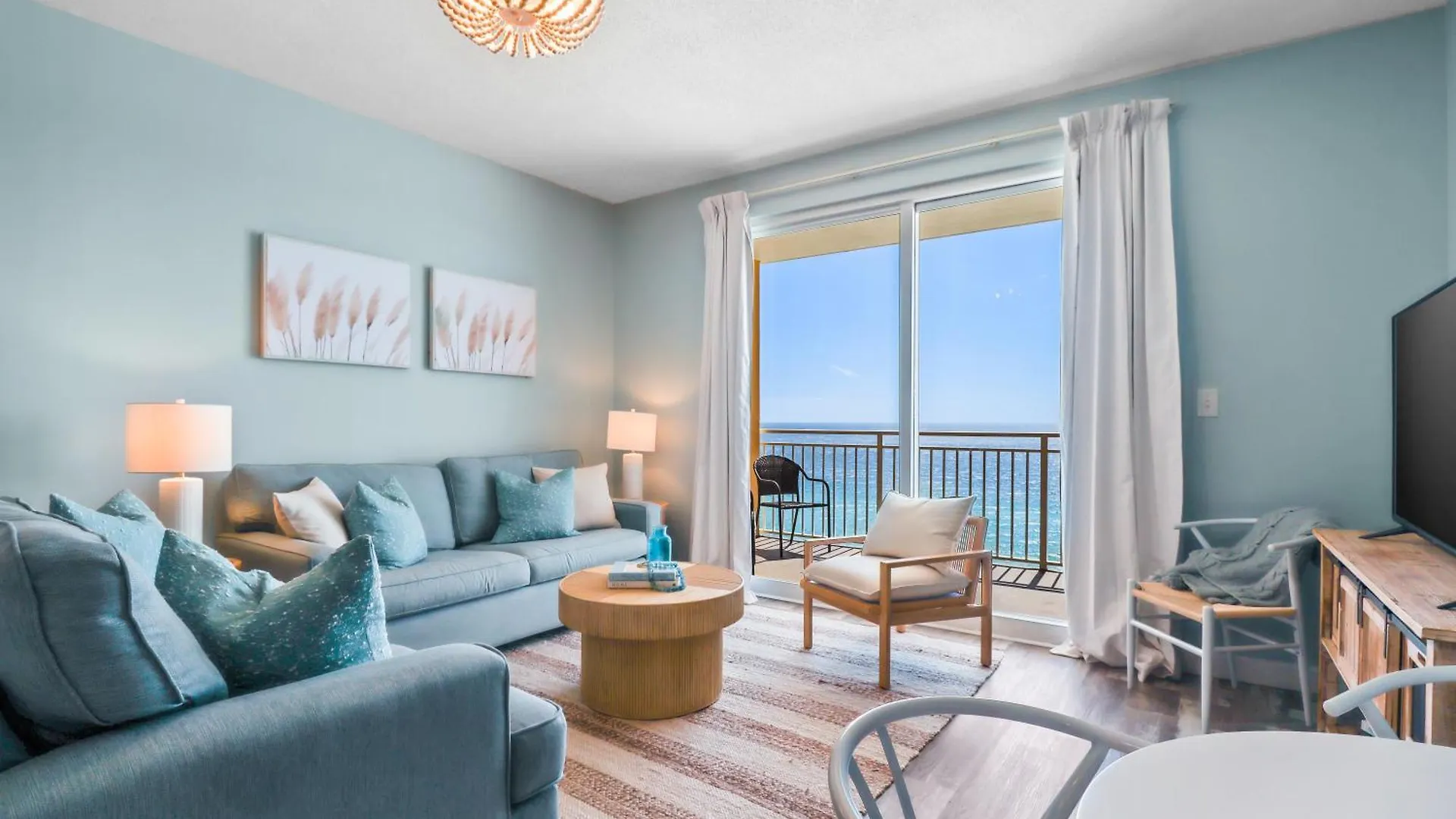 Beach Front Close To Attractions Condo- Zenwave Retreat Panama City Beach Apartment
