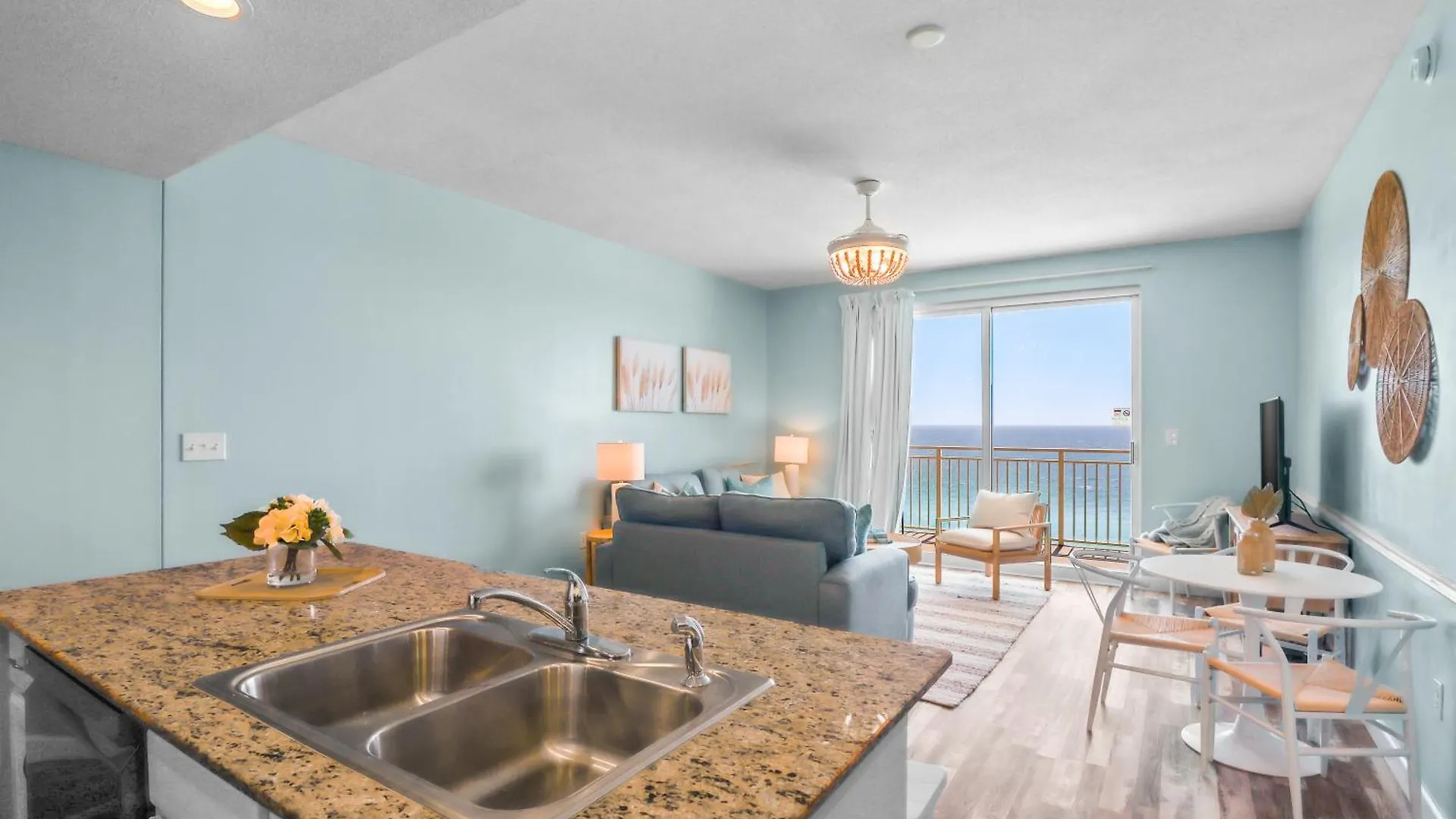 Beach Front Close To Attractions Condo- Zenwave Retreat Panama City Beach