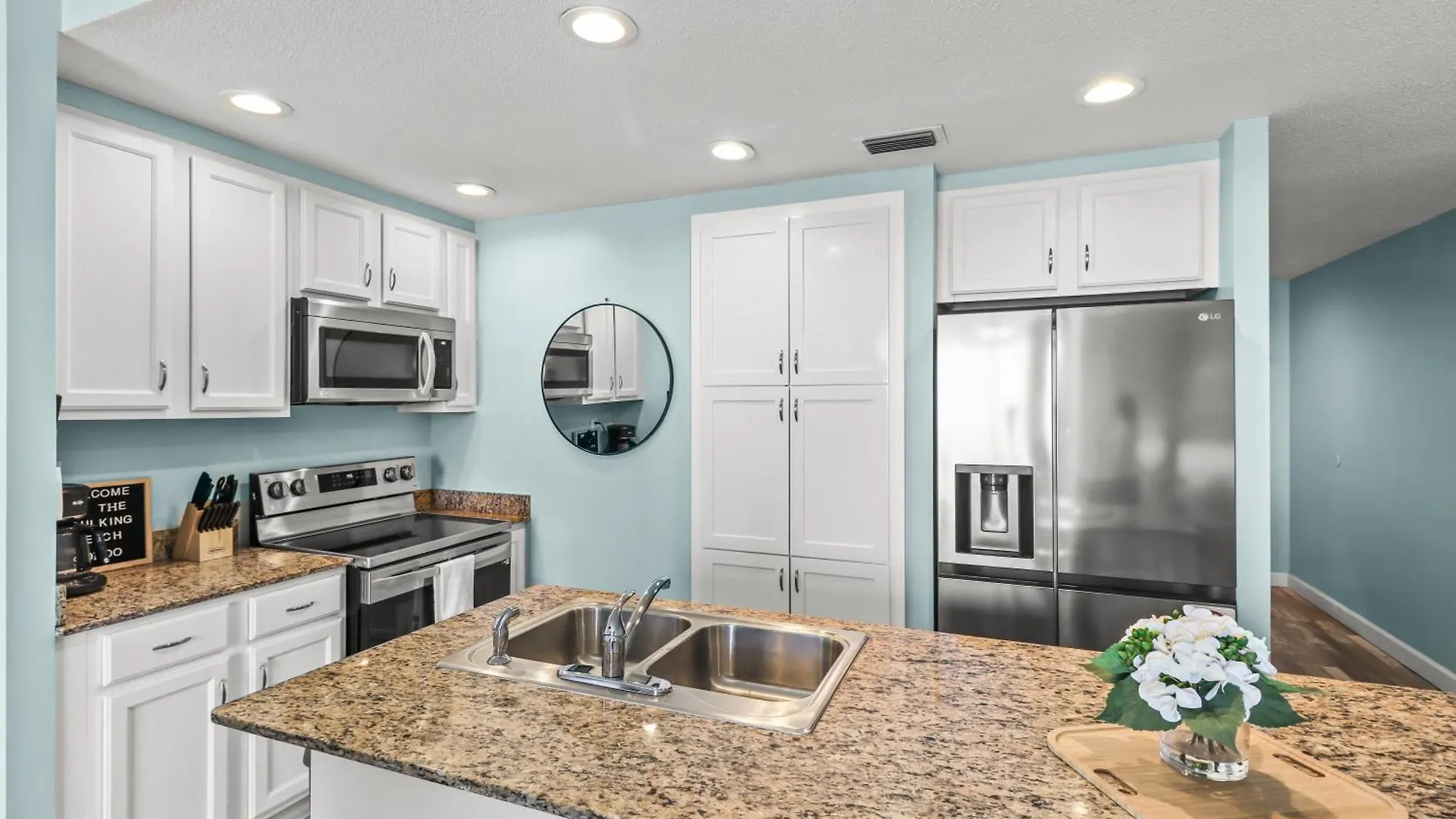 Beach Front Close To Attractions Condo- Zenwave Retreat Panama City Beach