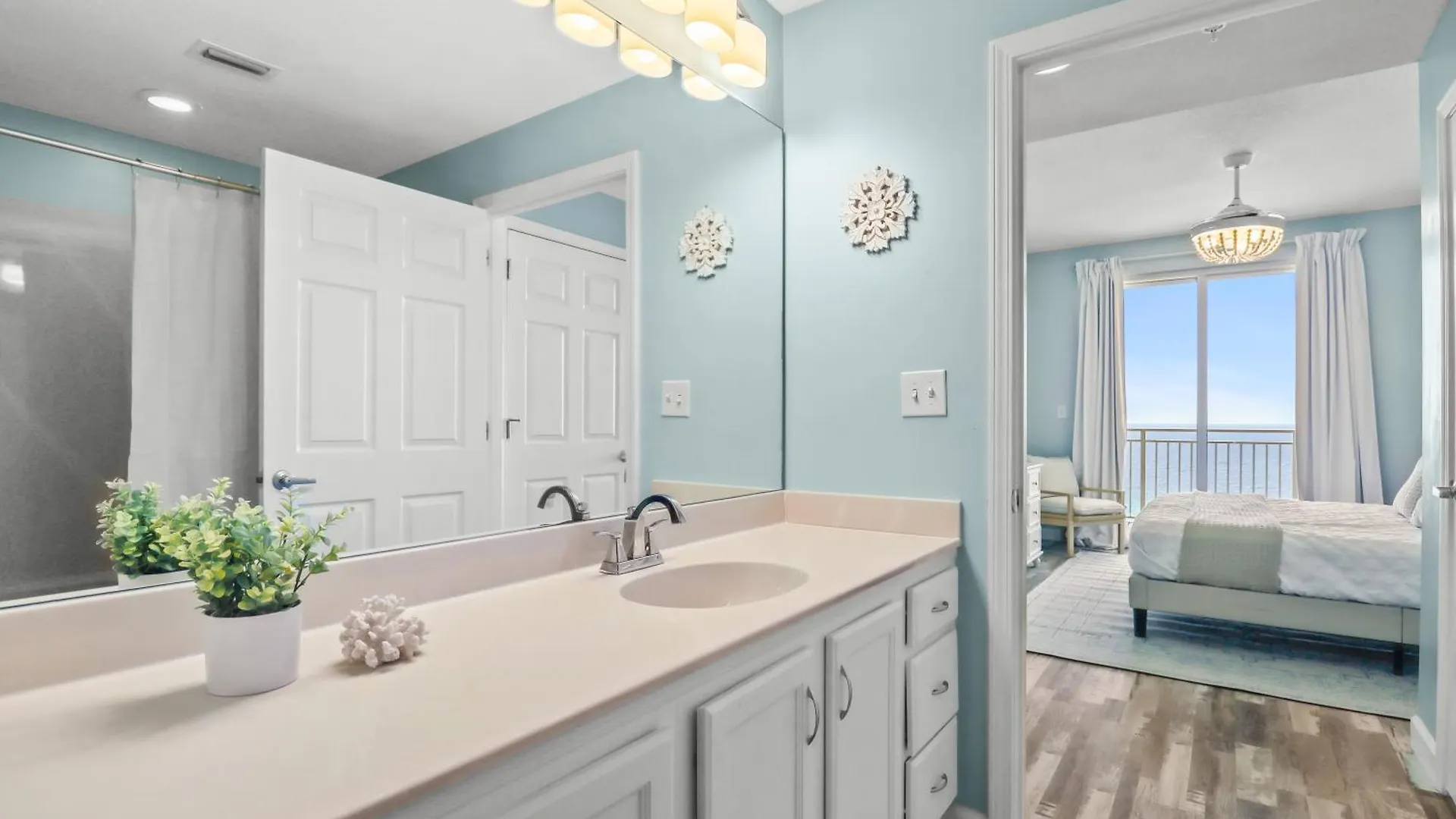 Apartment Beach Front Close To Attractions Condo- Zenwave Retreat Panama City Beach