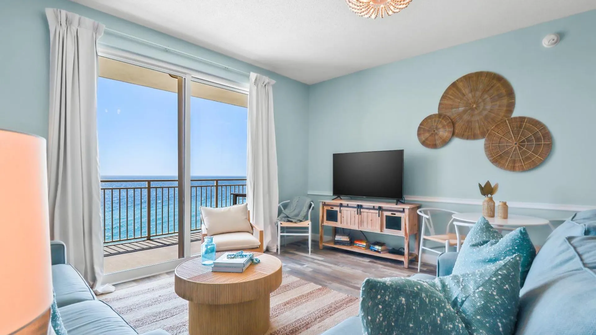 Beach Front Close To Attractions Condo- Zenwave Retreat Panama City Beach Apartment