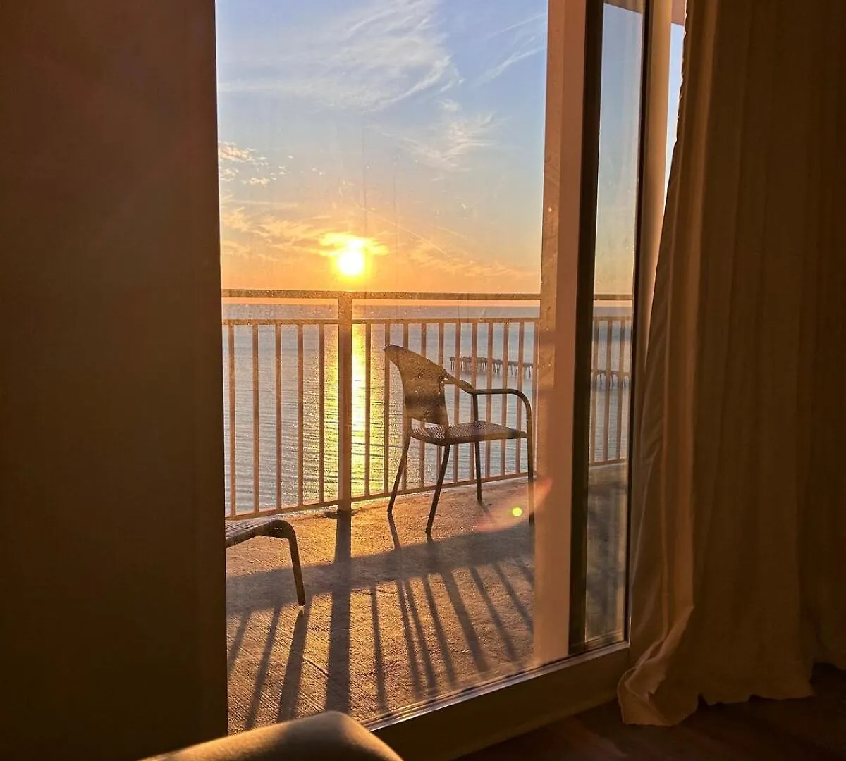 Beach Front Close To Attractions Condo- Zenwave Retreat Panama City Beach Apartment