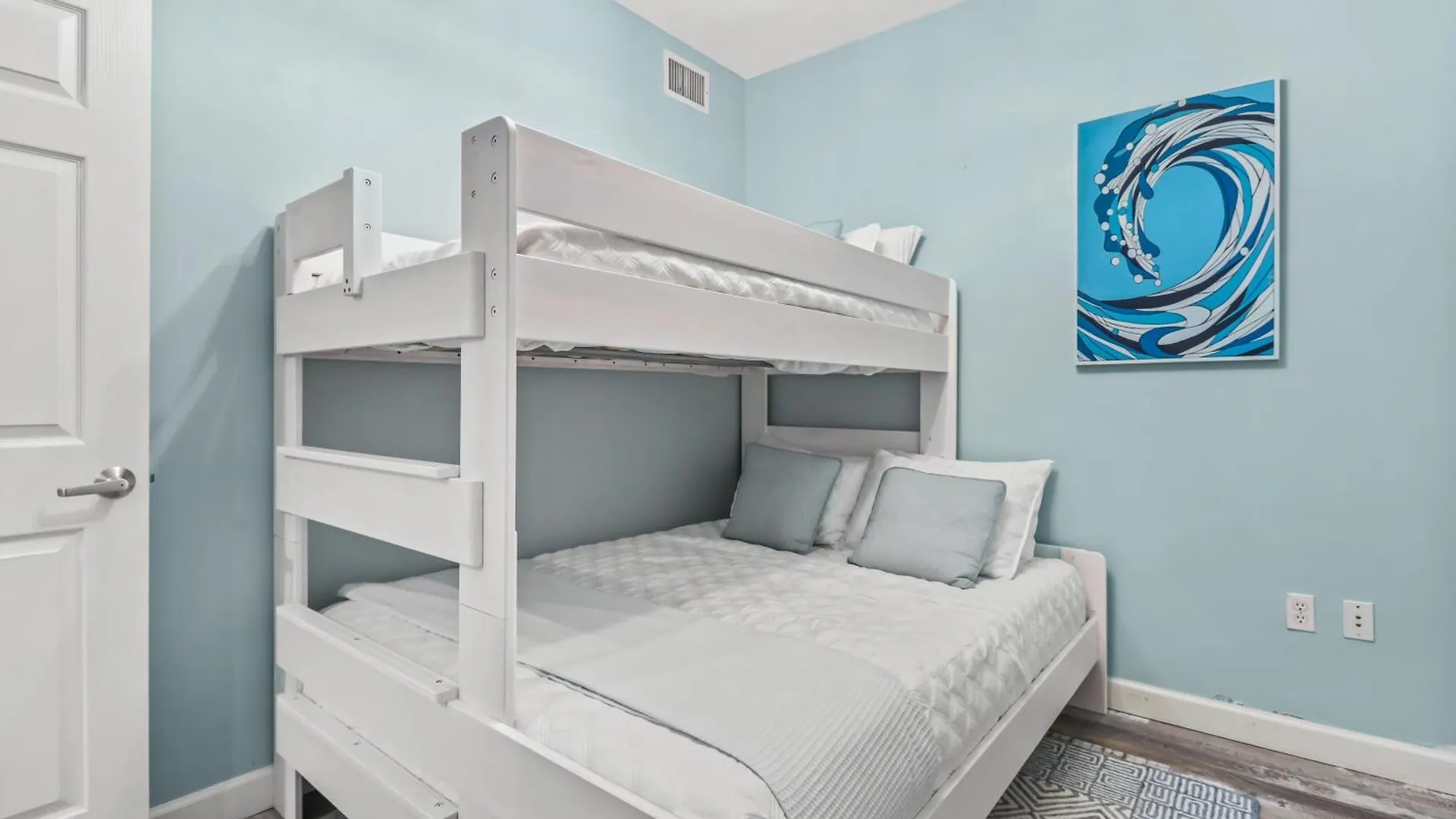 Beach Front Close To Attractions Condo- Zenwave Retreat Panama City Beach Apartment
